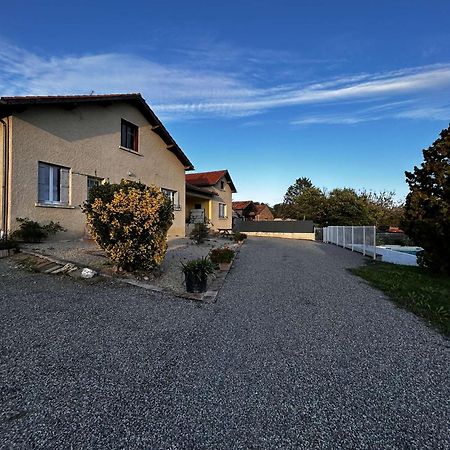maison 10 personnes à la campagne dans une ferme fruitière uniquement à la semaine Montbarla Esterno foto