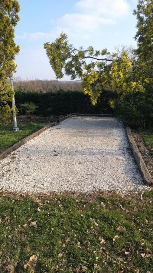 maison 10 personnes à la campagne dans une ferme fruitière uniquement à la semaine Montbarla Esterno foto