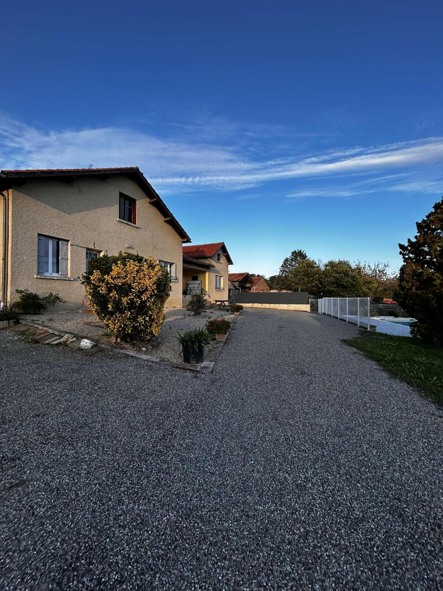 maison 10 personnes à la campagne dans une ferme fruitière uniquement à la semaine Montbarla Esterno foto