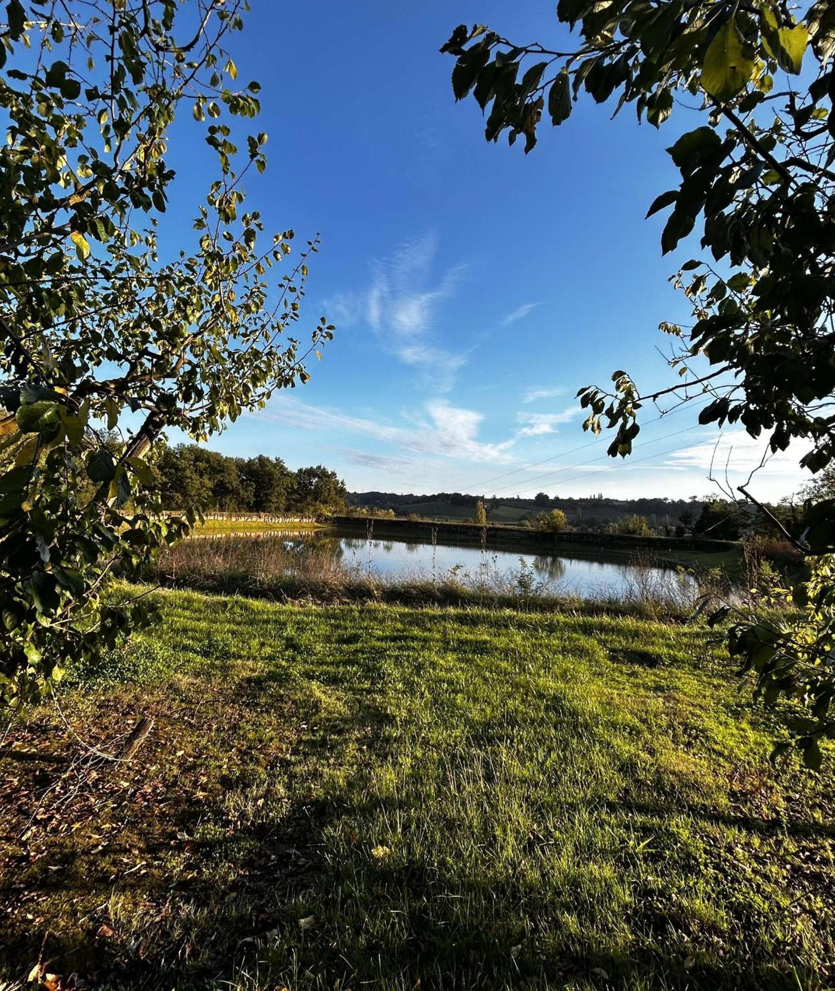 maison 10 personnes à la campagne dans une ferme fruitière uniquement à la semaine Montbarla Esterno foto